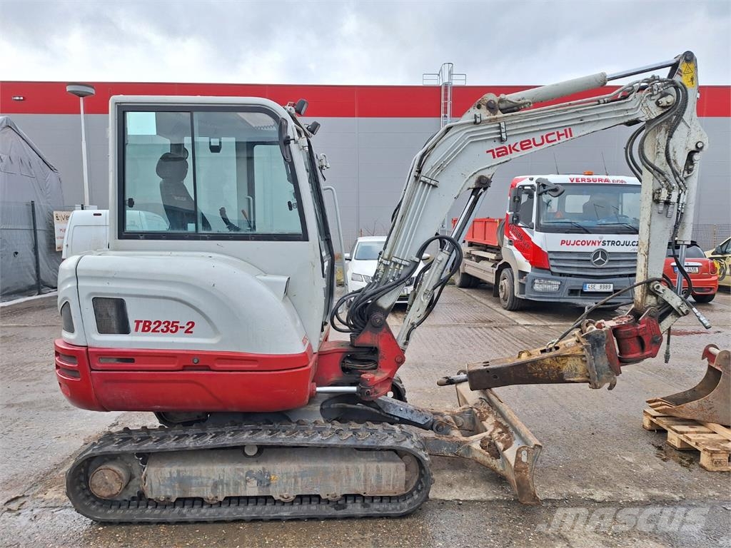 Takeuchi TB 235-2 معدات البناء - غير ذلك