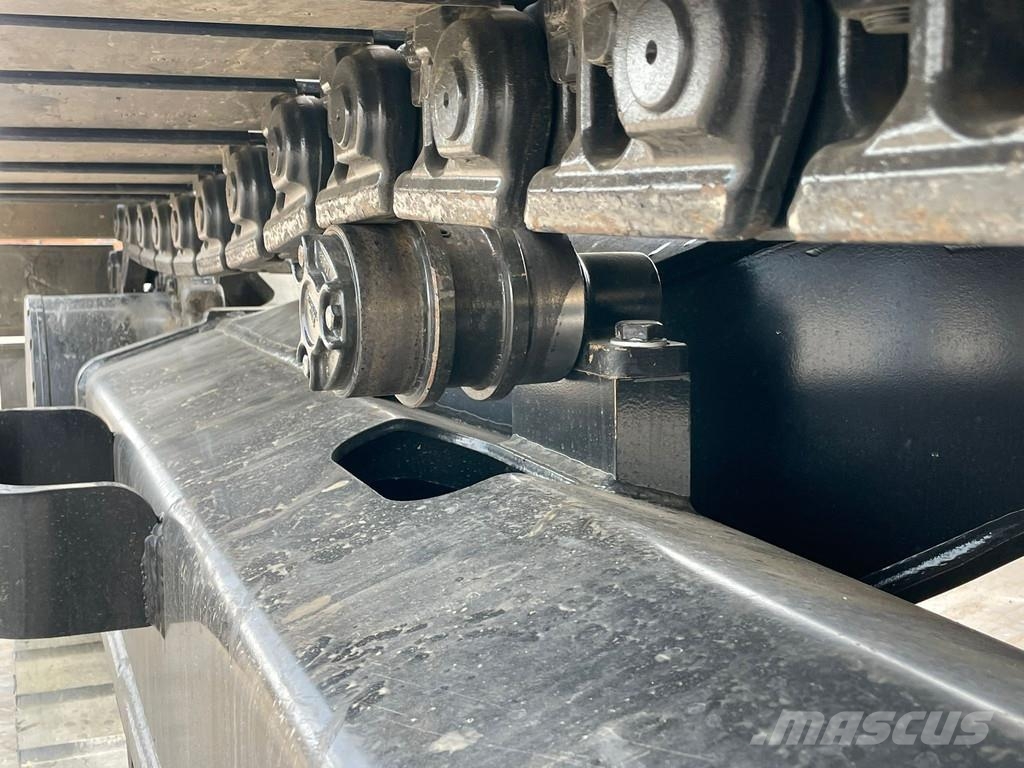 JCB 245 HD LR حفارات زحافة