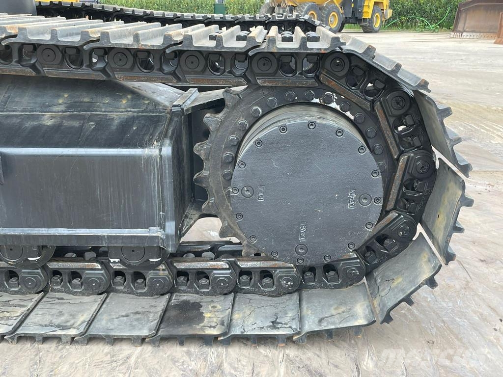 JCB 245 HD LR حفارات زحافة