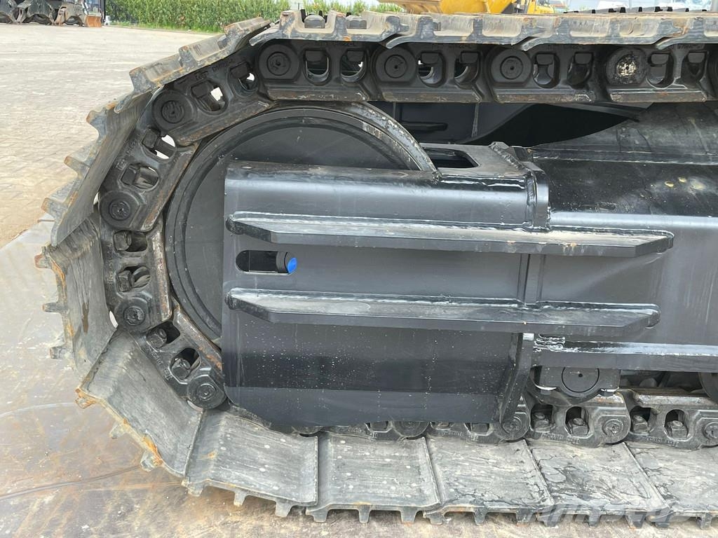JCB 245 HD LR حفارات زحافة