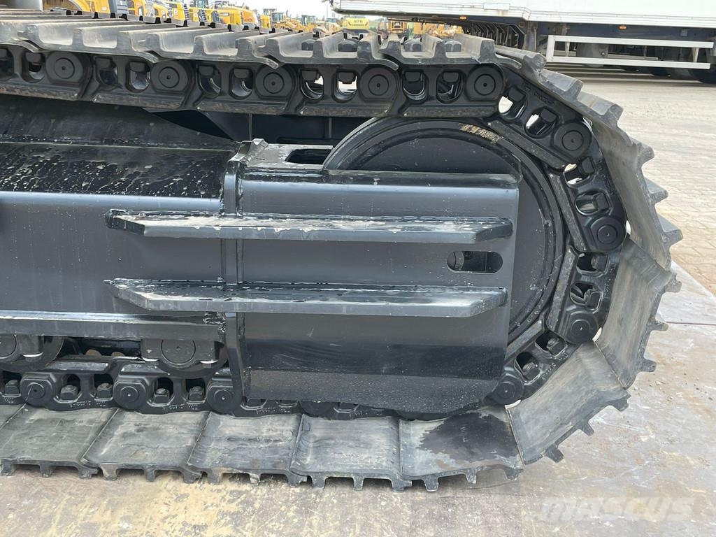JCB 245 HD LR حفارات زحافة