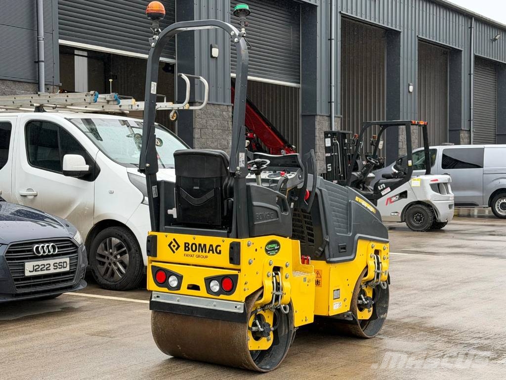 Bomag BW 80 AD-5 مداحل ثنائية الاسطوانة