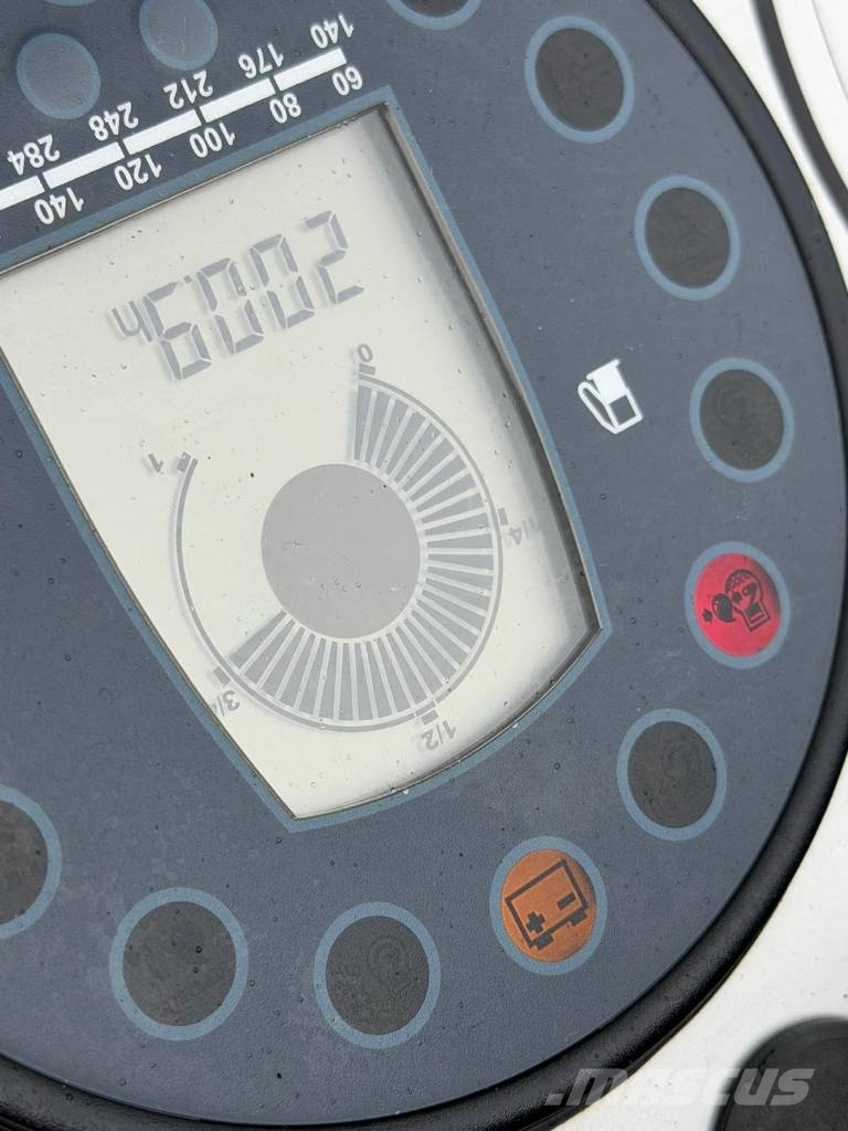 Bomag BW 80 AD-5 مداحل ثنائية الاسطوانة