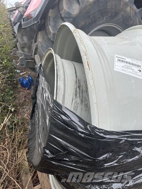 Valtra SET OF WHEEL RIMS Riepas, riteņi un diski