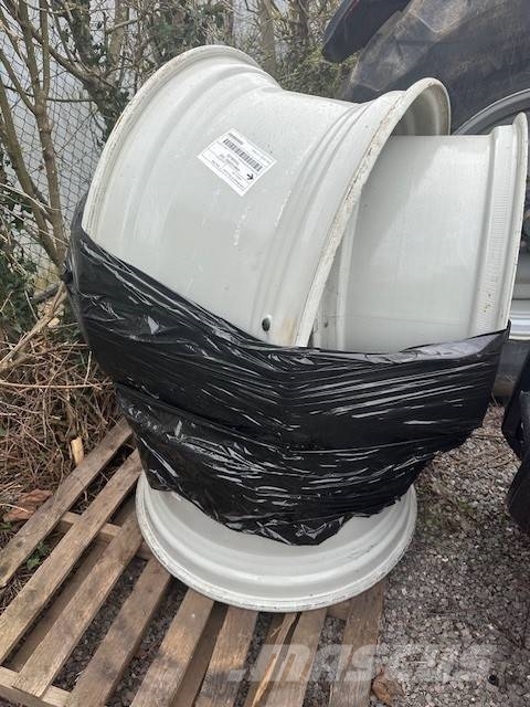 Valtra SET OF WHEEL RIMS Riepas, riteņi un diski