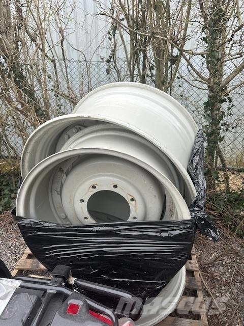 Valtra SET OF WHEEL RIMS Riepas, riteņi un diski