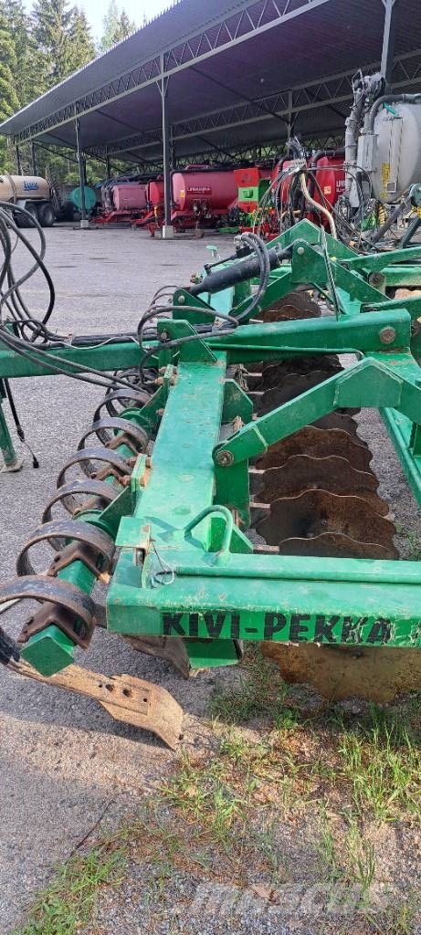 Kivi-Pekka 350 lamu Kiekkomultaimet ja lautasäkeet