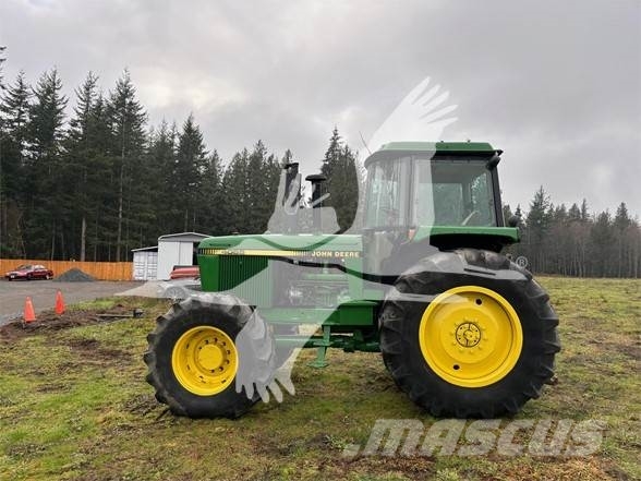 John Deere 4055 Traktorji