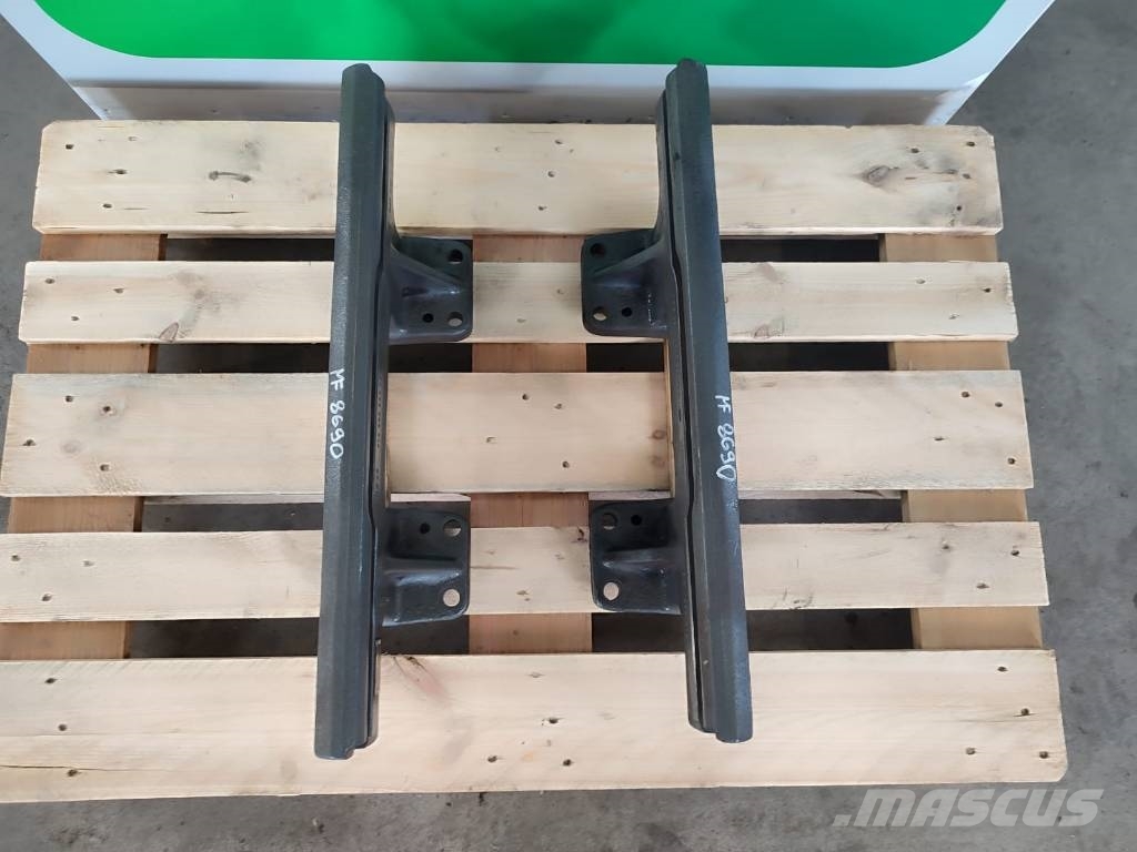 Massey Ferguson Hitch strip 816500060022 AGCO Massey Ferguson 8690 Chassis