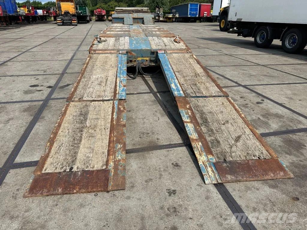 Wielton 4 AXLE WITH RAMPS Low loader yari çekiciler