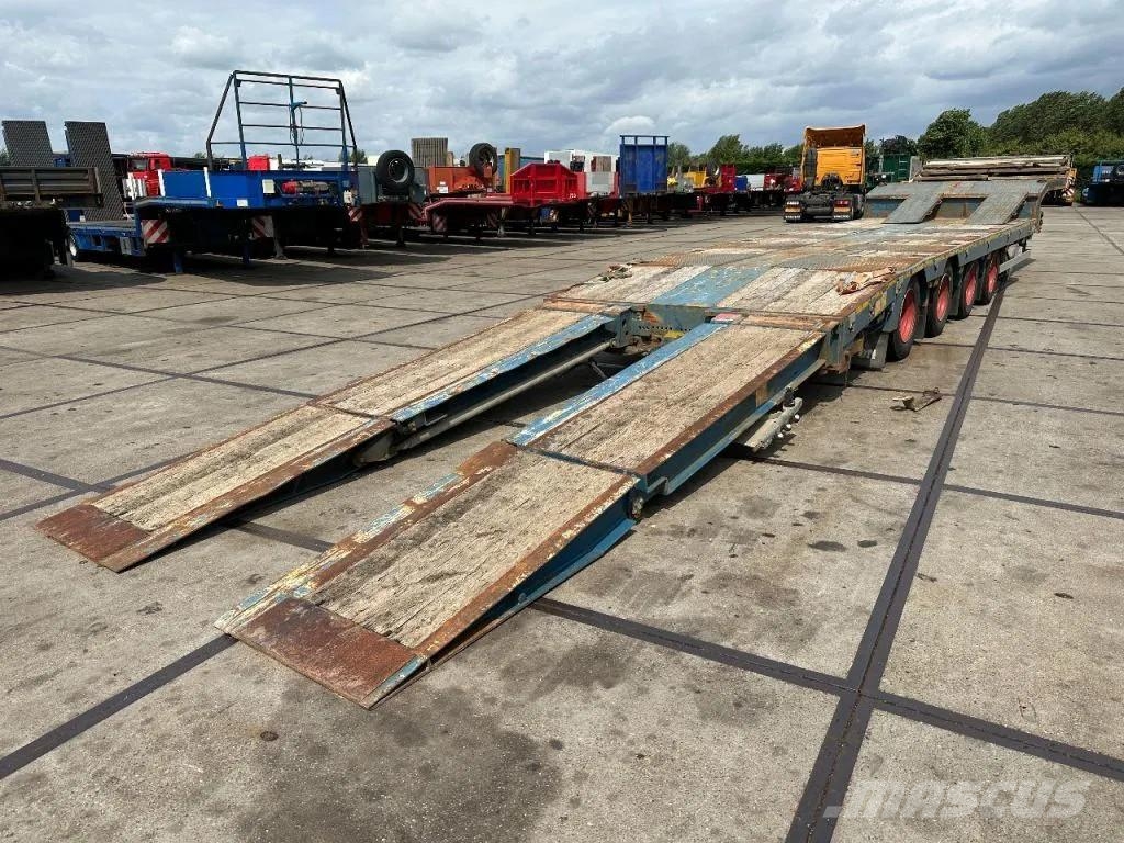 Wielton 4 AXLE WITH RAMPS Low loader yari çekiciler