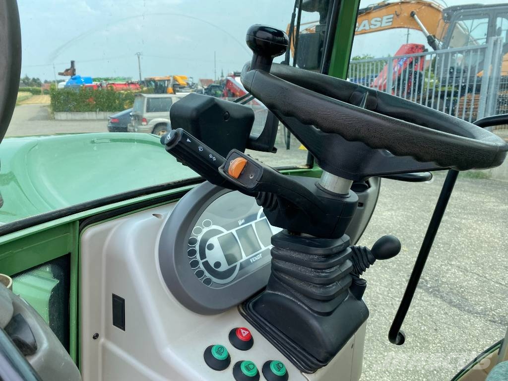 Fendt 207-V / Vario TMS Carte Grise Française endommagé Tractors