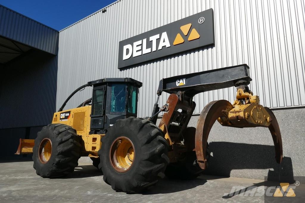 CAT 525D Débusqueur
