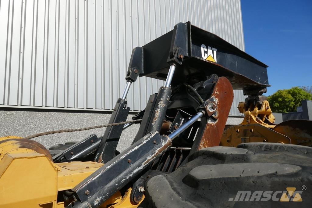 CAT 525D Débusqueur