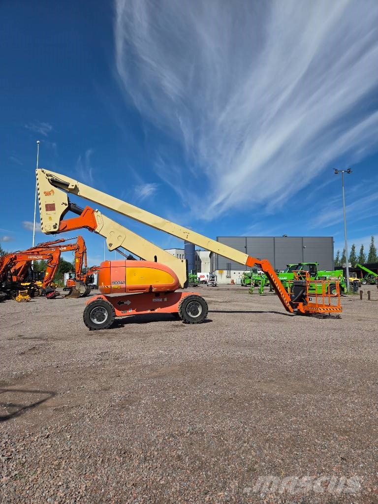 JLG 800 AJ Iseliikuvad poomtõstukid