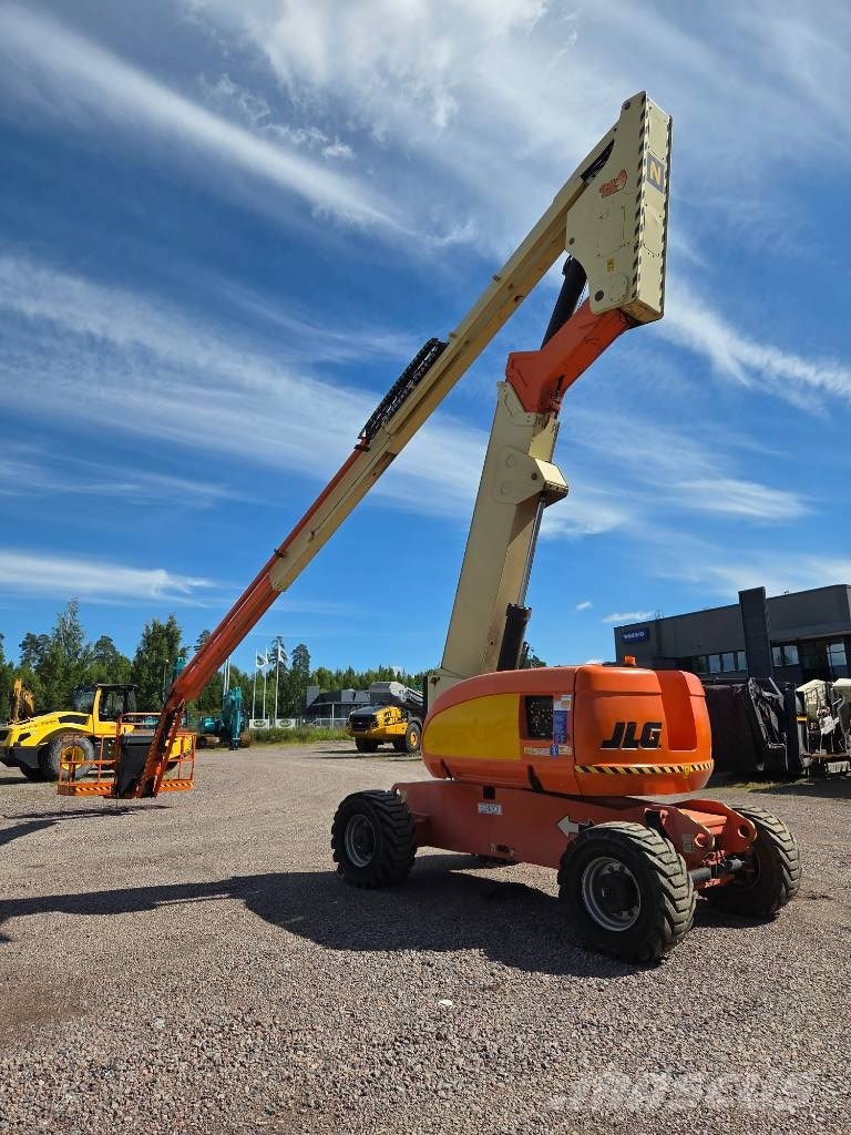 JLG 800 AJ Iseliikuvad poomtõstukid
