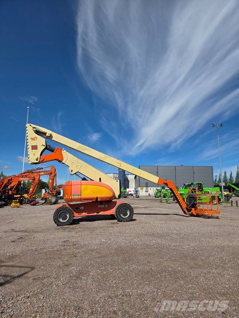 JLG 800 AJ Iseliikuvad poomtõstukid