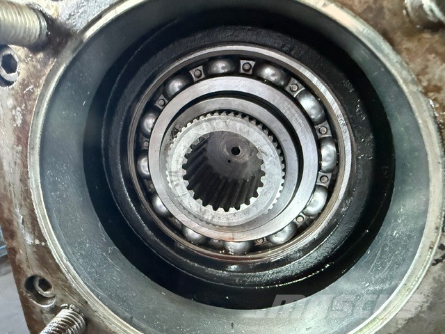 Liebherr L 580 USED TRANSMISSION 2 3-11 Transmissie