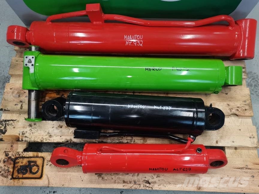 Manitou MLT 733 {discharge piston } Výložníky a lyžice
