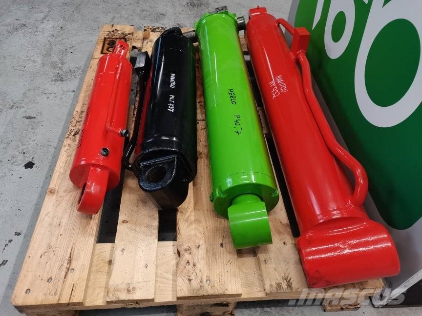 Manitou MLT 733 {discharge piston } Výložníky a lyžice