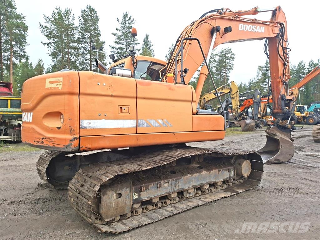 Doosan DX180LC PYÖRITTÄJÄLLÄ 履带挖掘机