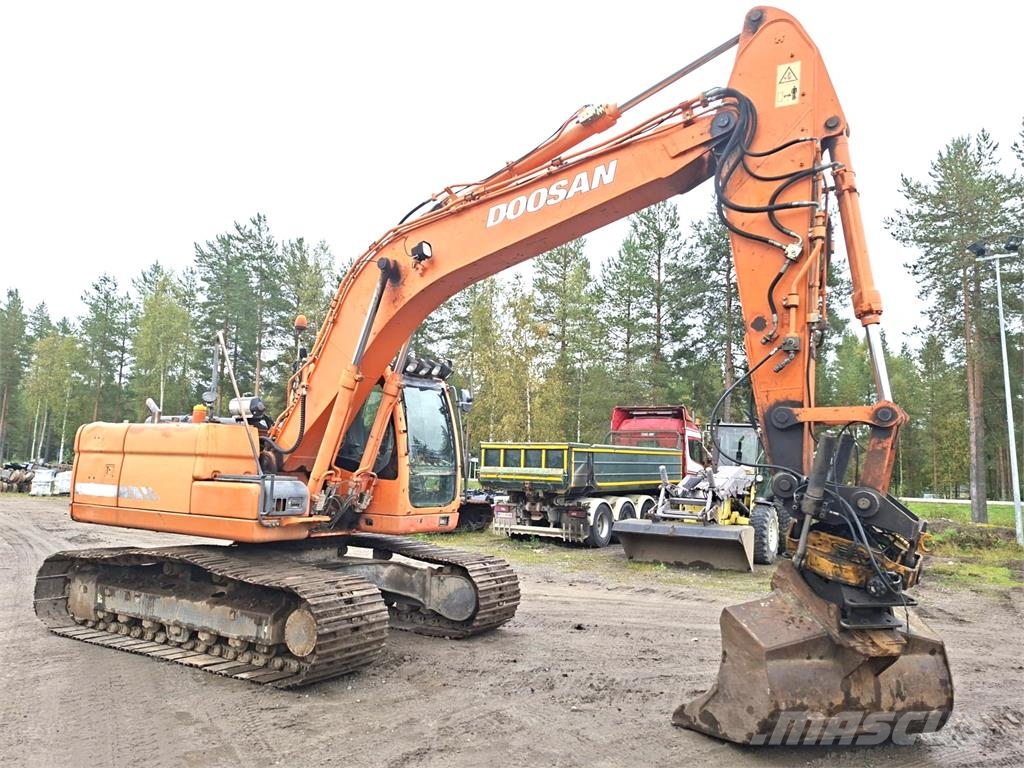 Doosan DX180LC PYÖRITTÄJÄLLÄ 履带挖掘机