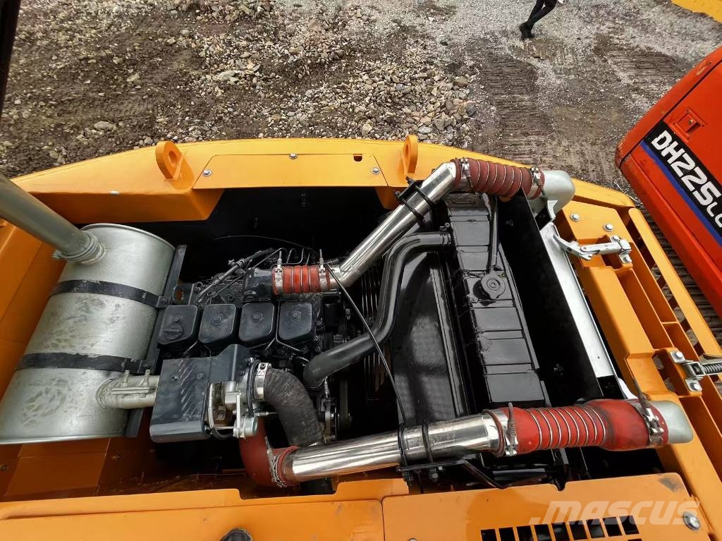 Hyundai 150w-9S Gumikerekes kotrók
