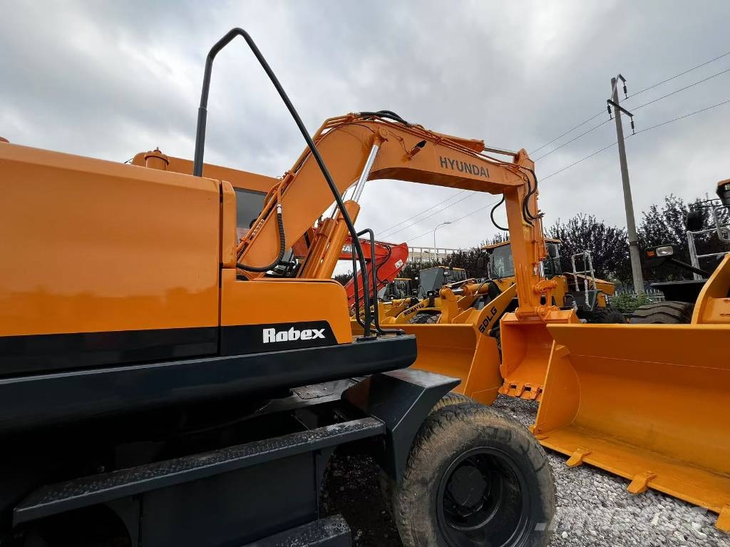 Hyundai 150w-9S Gumikerekes kotrók