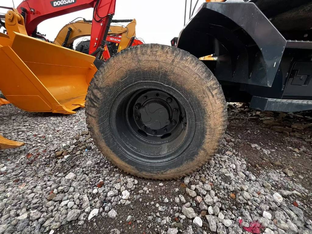 Hyundai 150w-9S Gumikerekes kotrók