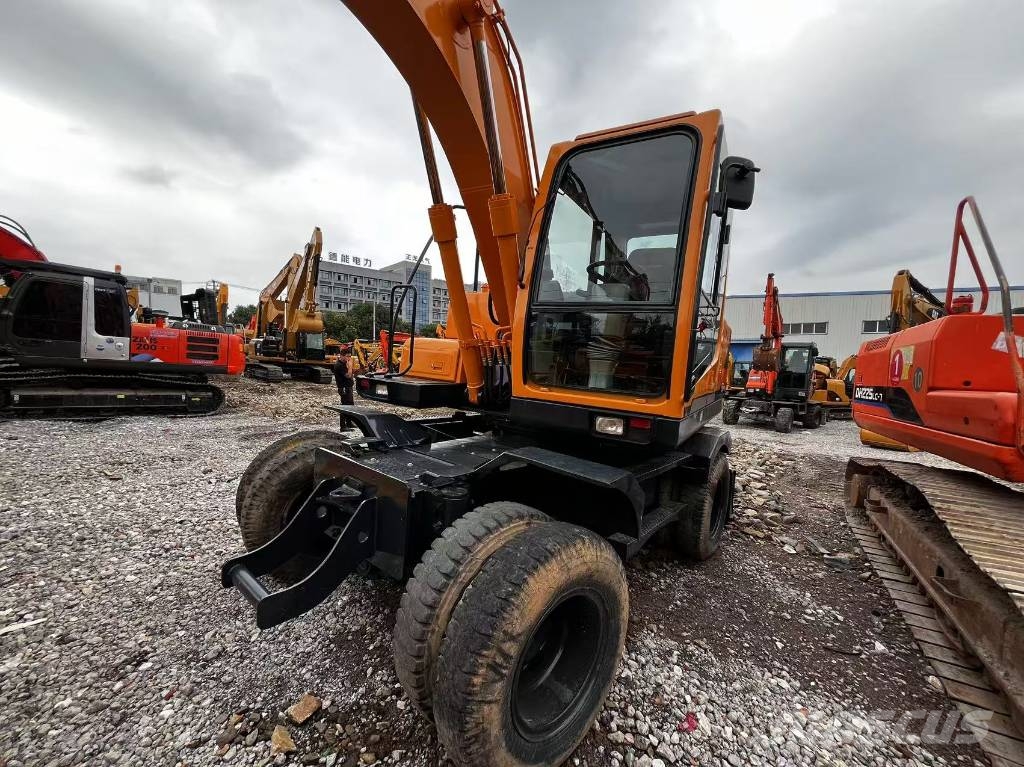 Hyundai 150w-9S Gumikerekes kotrók