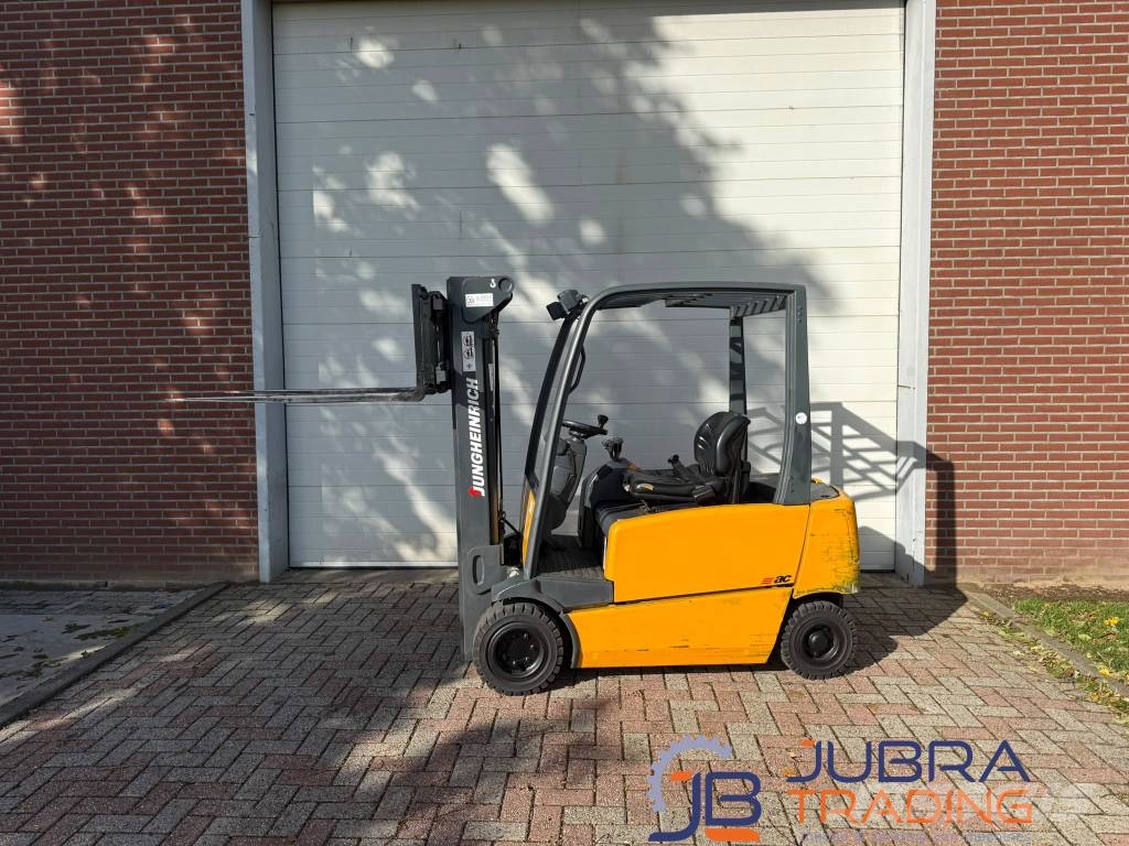 Jungheinrich EFG320 Chariots élévateurs électriques