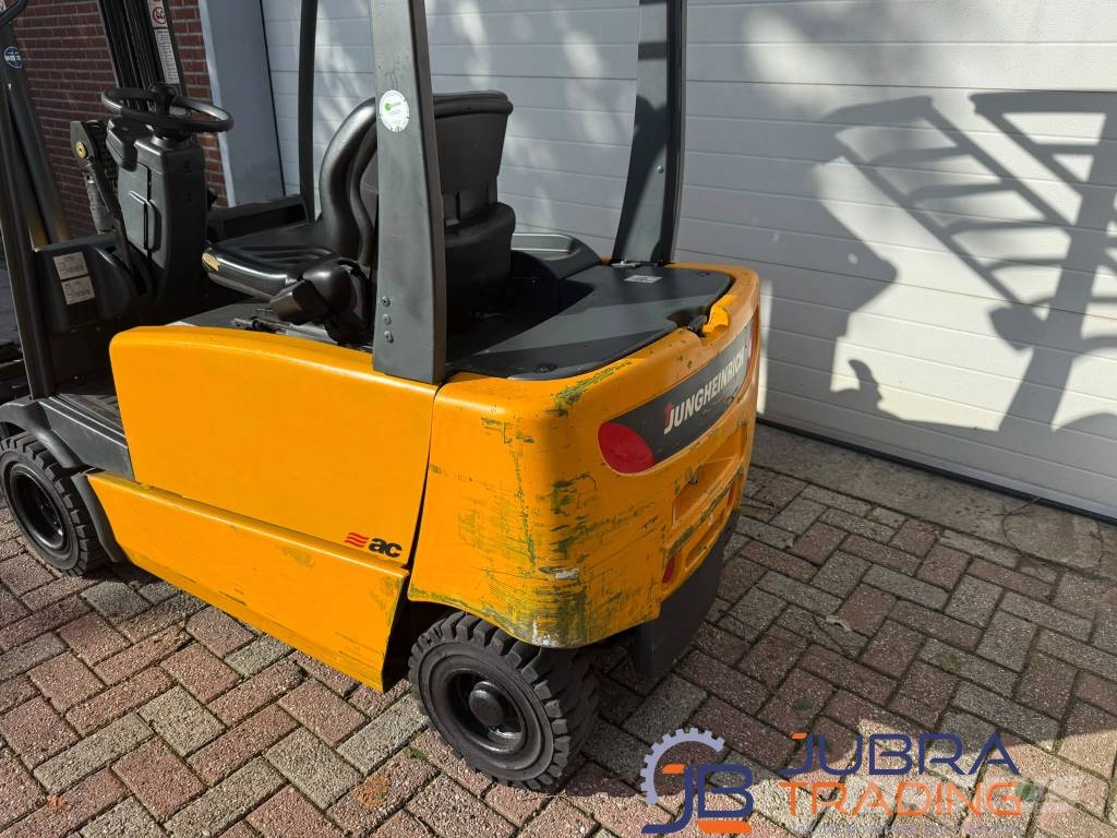 Jungheinrich EFG320 Chariots élévateurs électriques