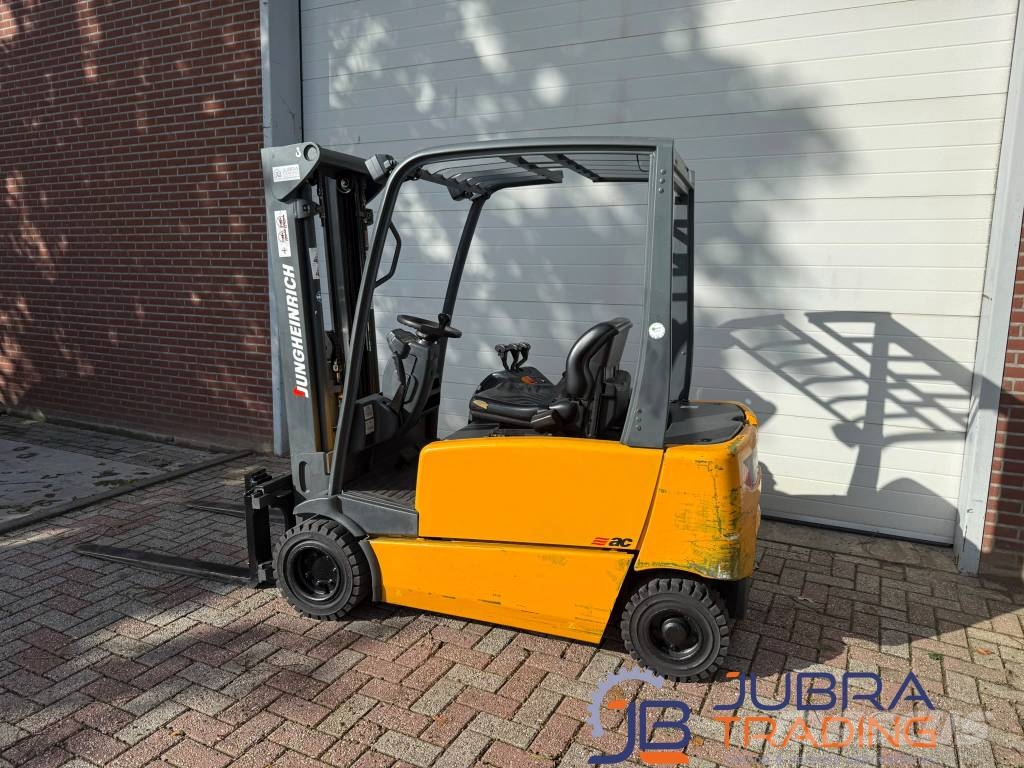 Jungheinrich EFG320 Chariots élévateurs électriques