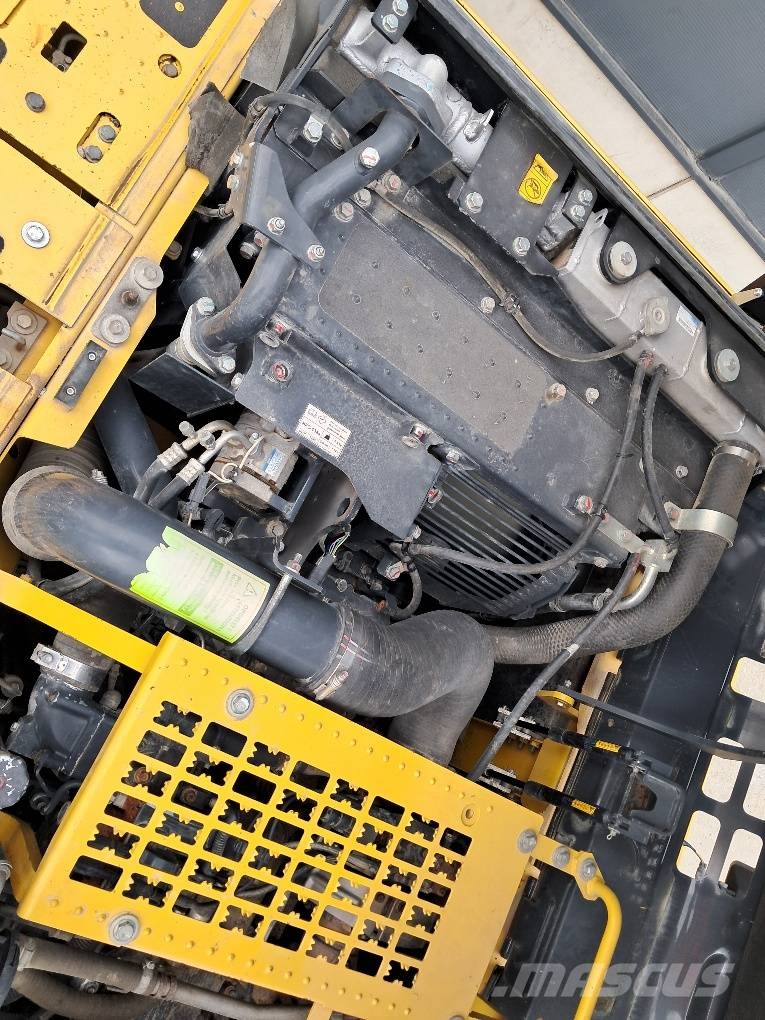 Komatsu HB365LC-3 Hybrid Pelle sur chenilles