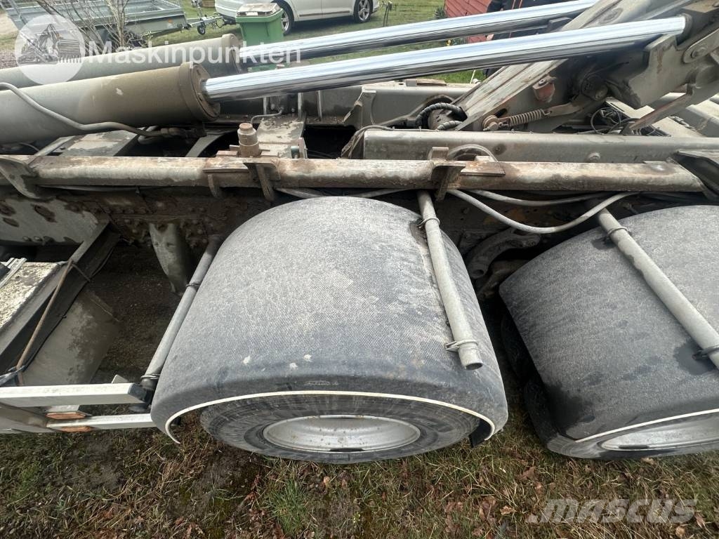 Volvo FM 12 工程吊钩车