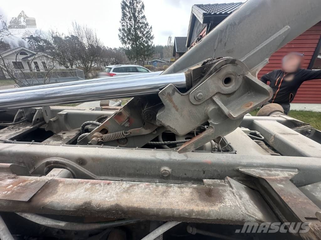 Volvo FM 12 工程吊钩车