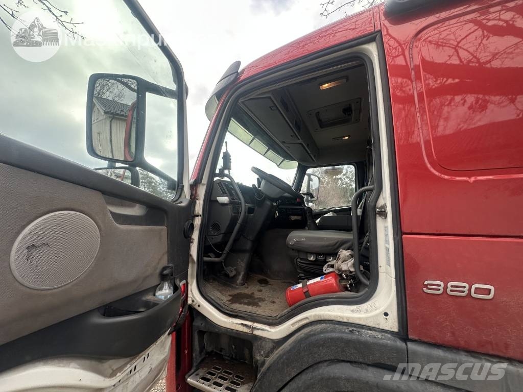 Volvo FM 12 工程吊钩车