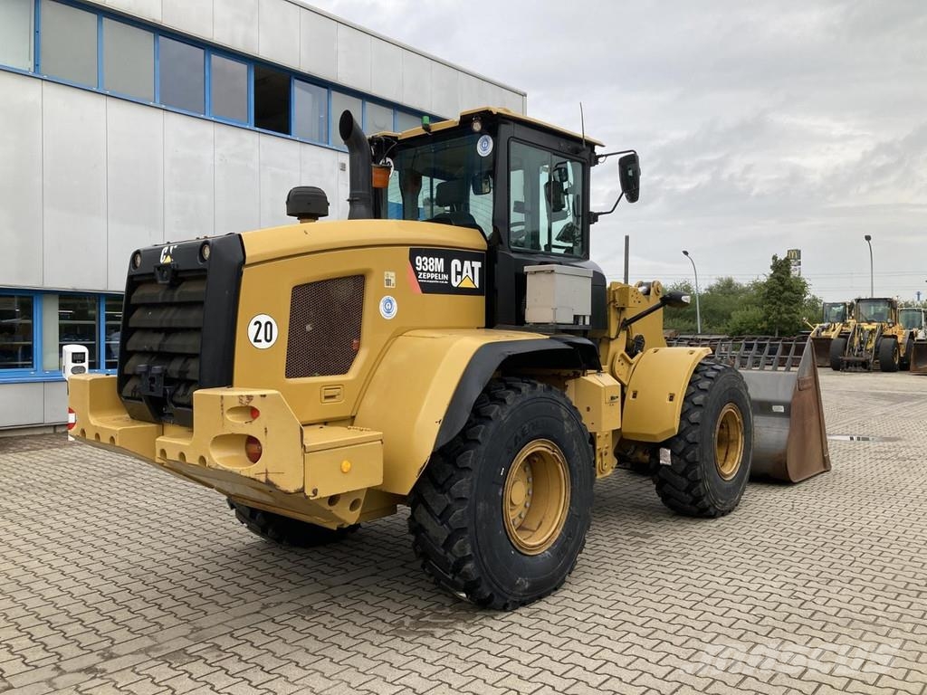 CAT 938 M لوادر بعجل