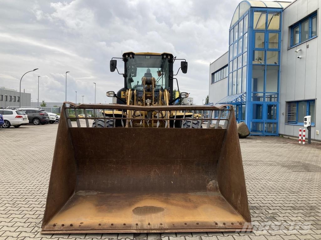 CAT 938 M لوادر بعجل