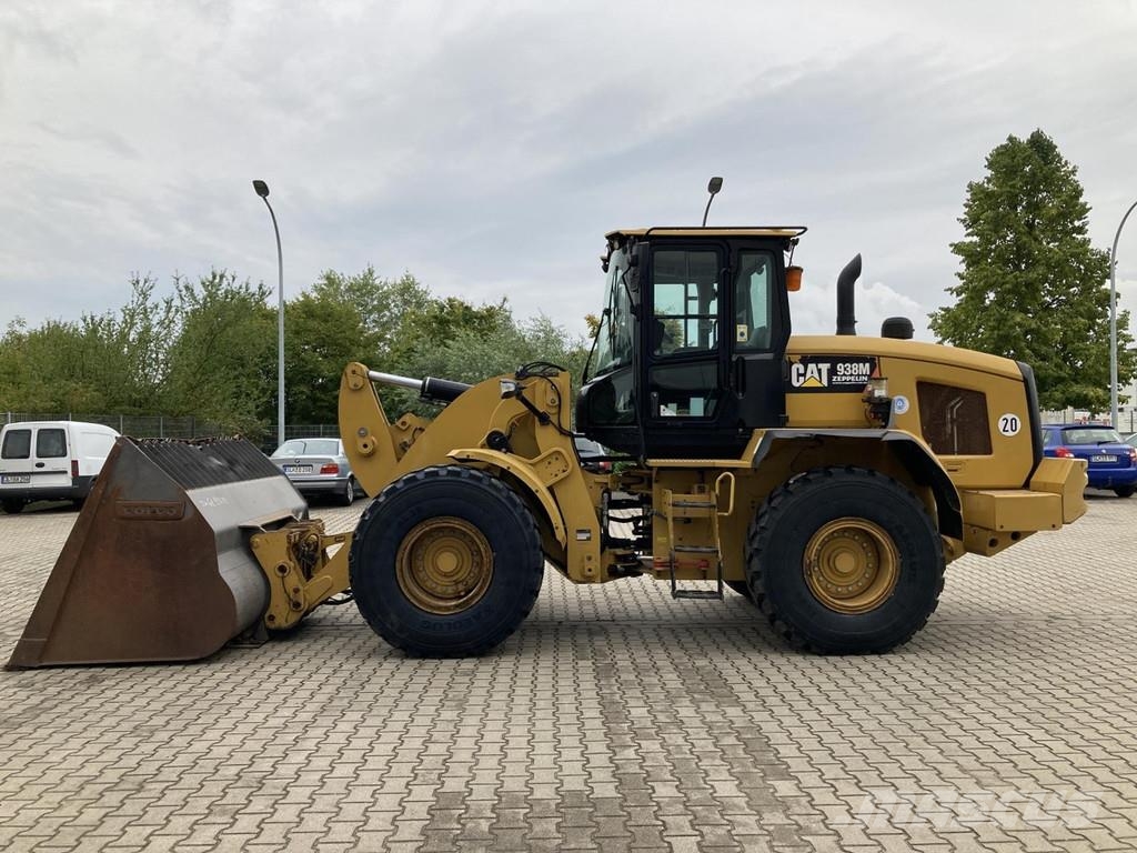 CAT 938 M لوادر بعجل