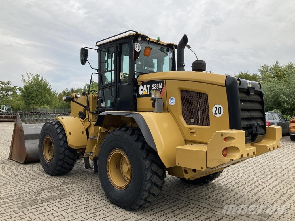 CAT 938 M لوادر بعجل