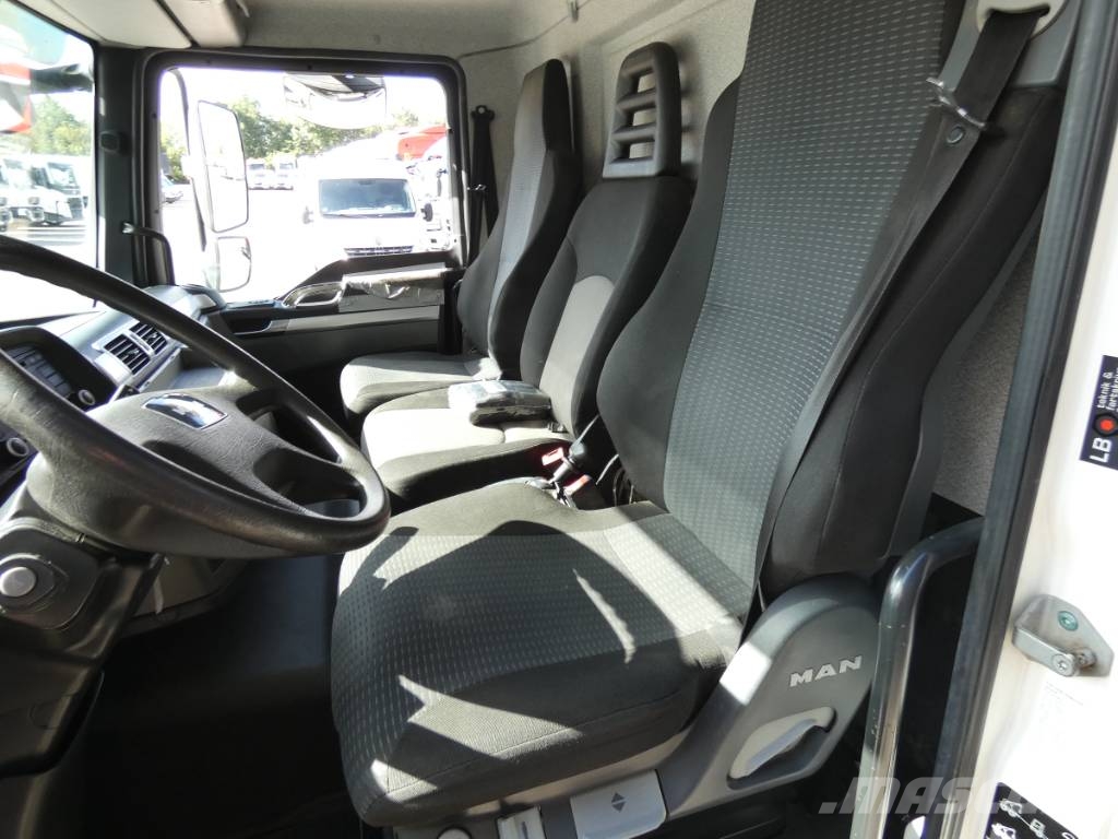 MAN TGL 12.220 Camiones de cama baja