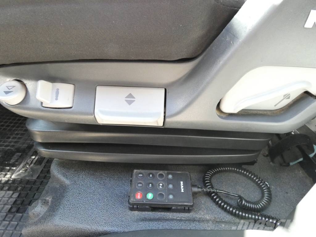 MAN TGL 12.220 Camiones de cama baja