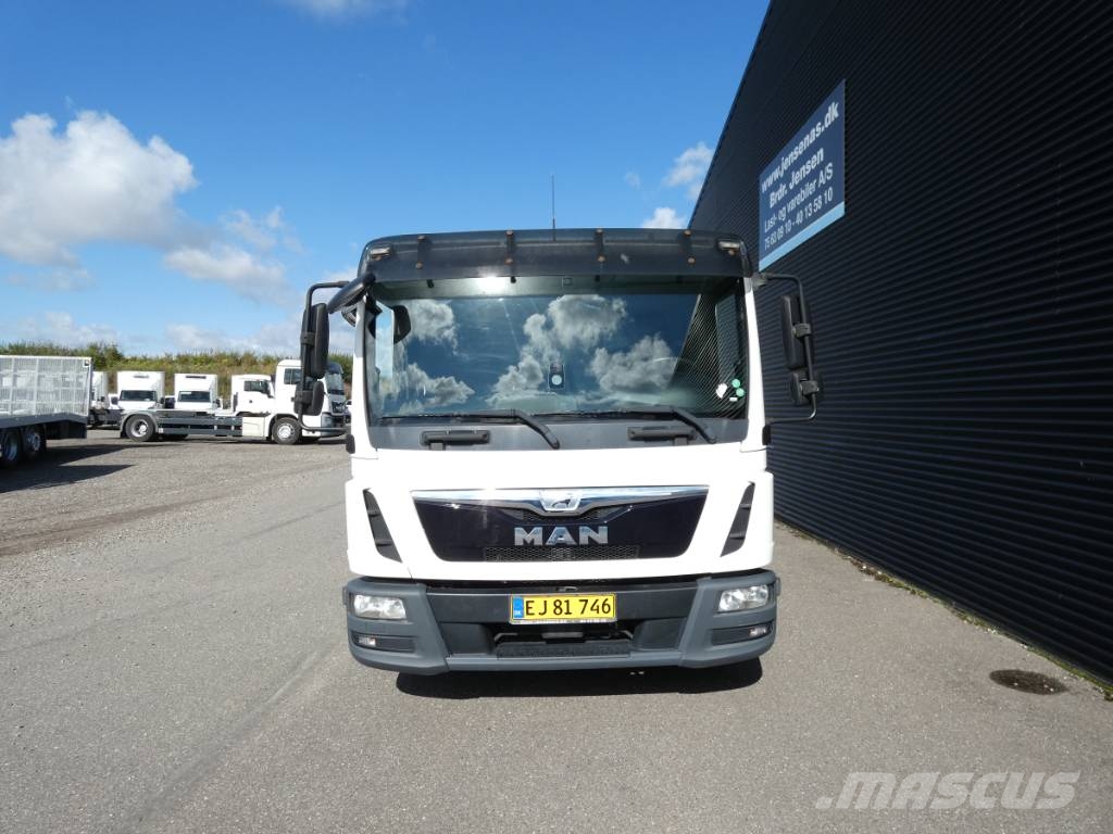 MAN TGL 12.220 Camiones de cama baja