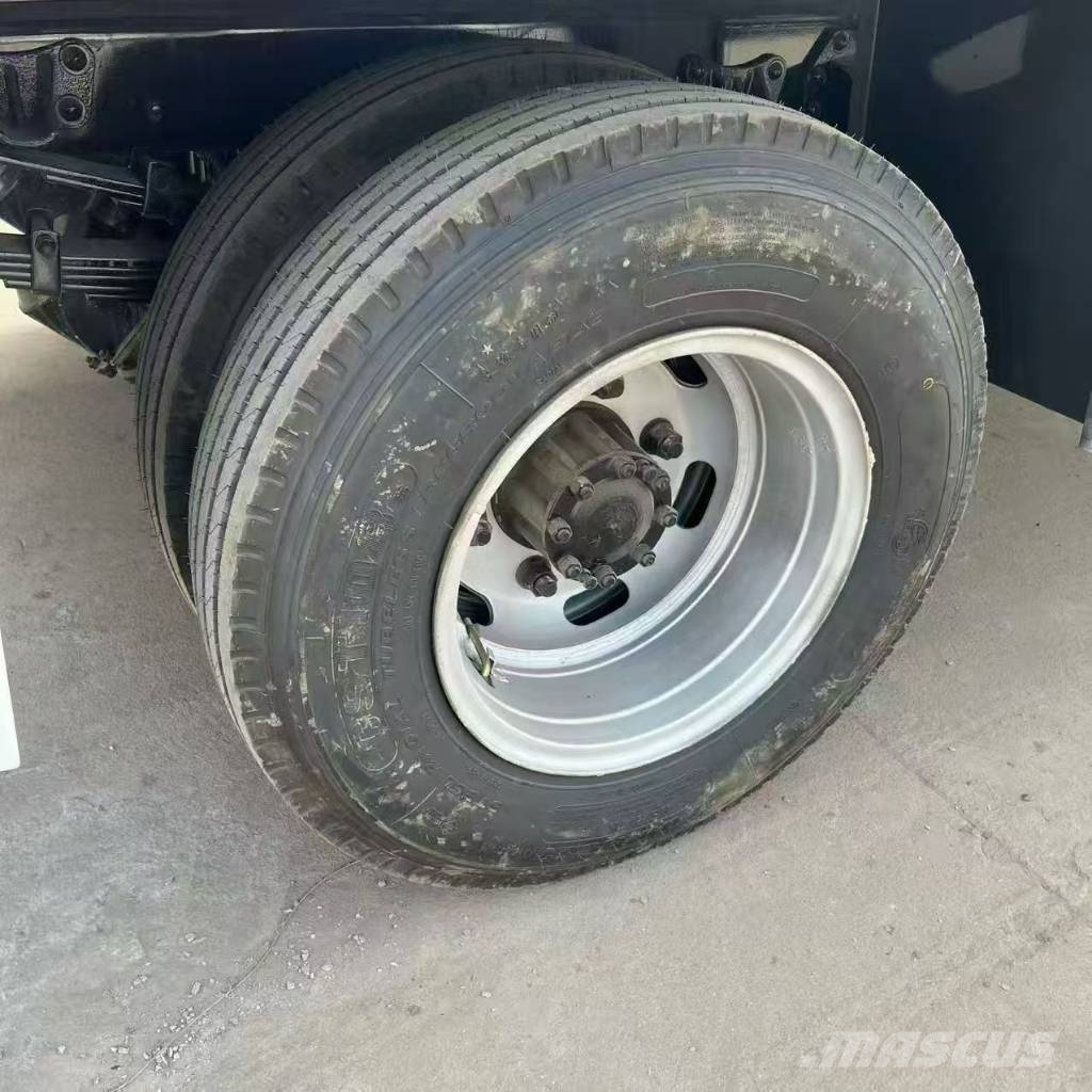 Sinotruk Howo 悍将M2 Camiones con caja de remolque