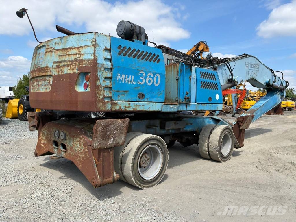 Fuchs MHL 360 Waste / industry handlers