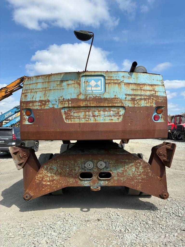 Fuchs MHL 360 Waste / industry handlers