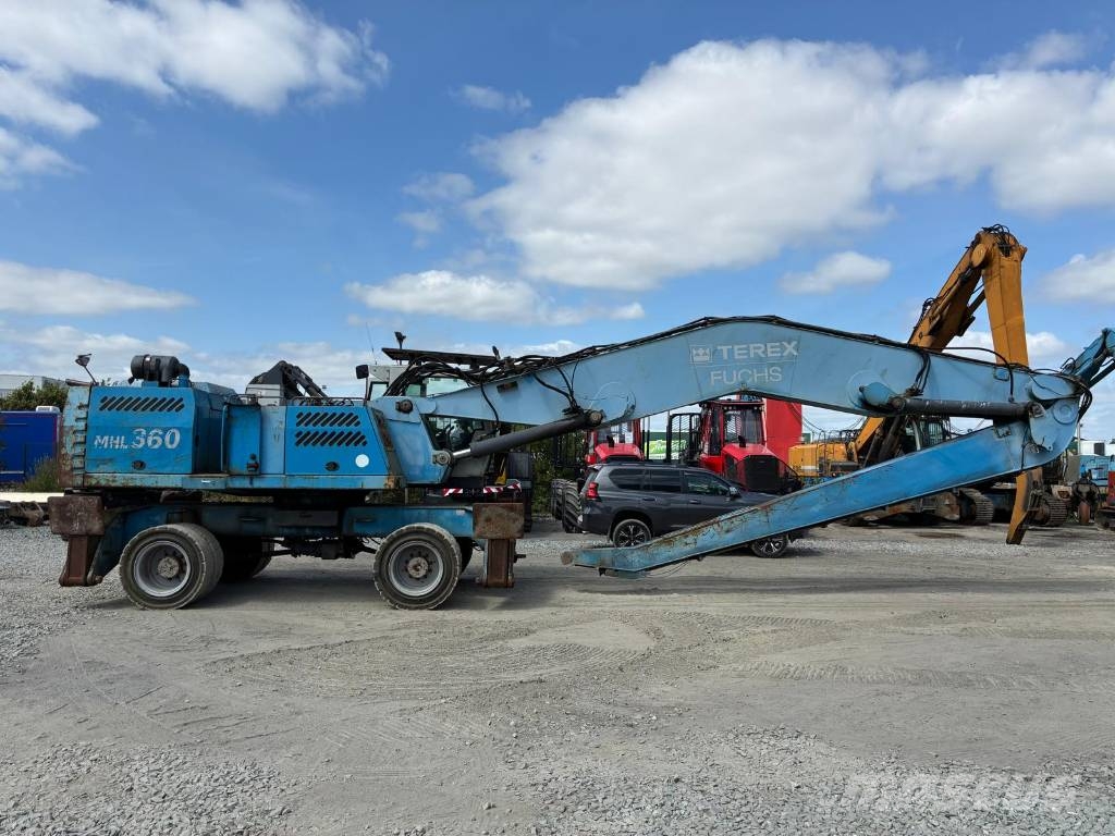 Fuchs MHL 360 Waste / industry handlers