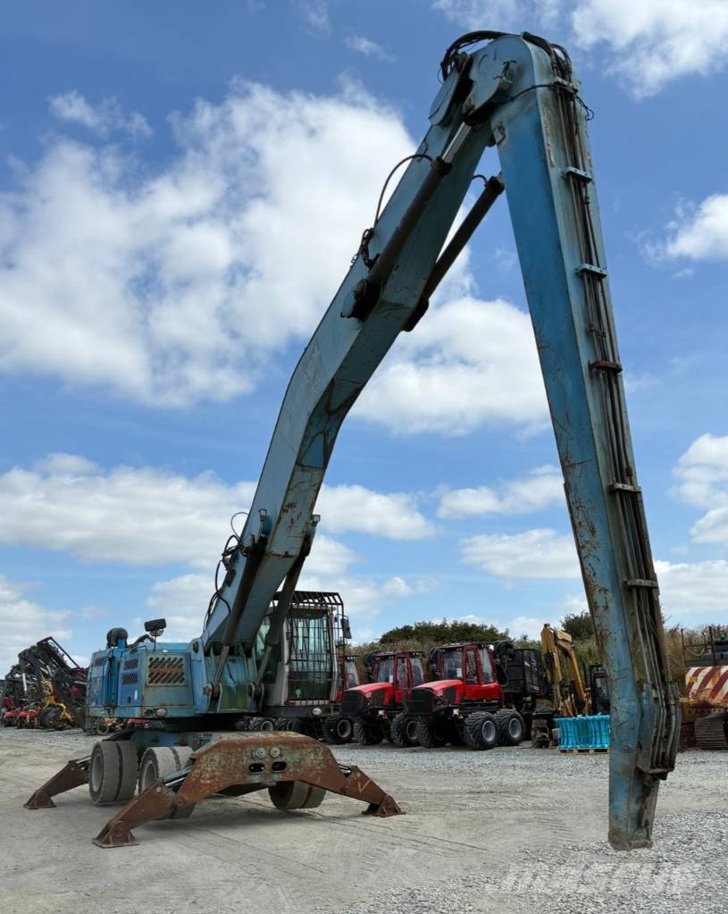 Fuchs MHL 360 Waste / industry handlers
