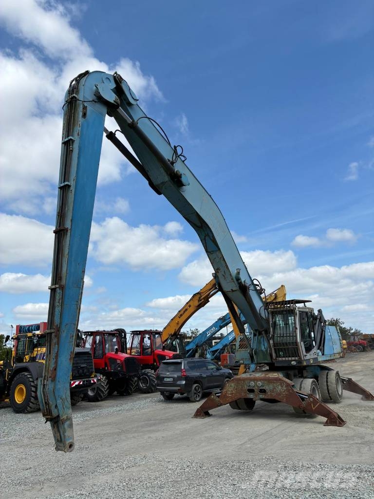 Fuchs MHL 360 Waste / industry handlers